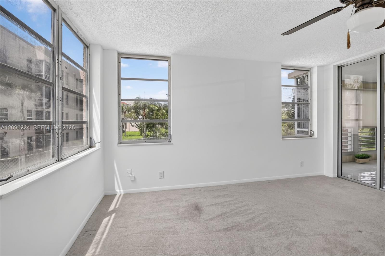 Listing photo 11 for 1931 Sabal Palm Dr Unit#203, Davie, FL, 33324