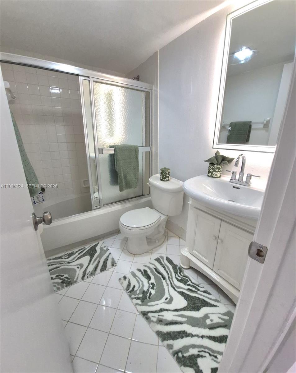Listing photo 15 for 1931 Sabal Palm Dr Unit#203, Davie, FL, 33324