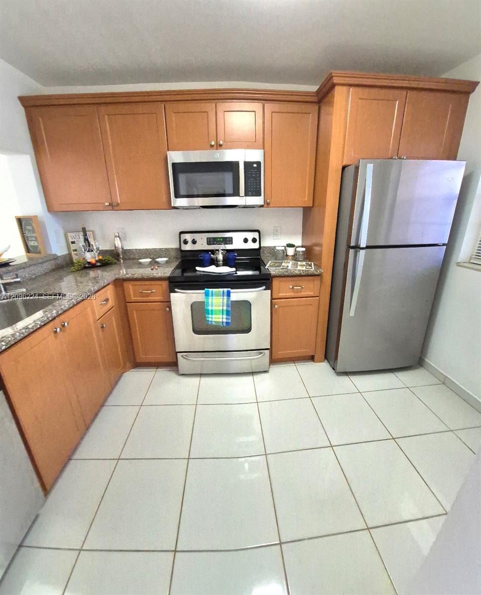 Listing photo 3 for 1931 Sabal Palm Dr Unit#203, Davie, FL, 33324