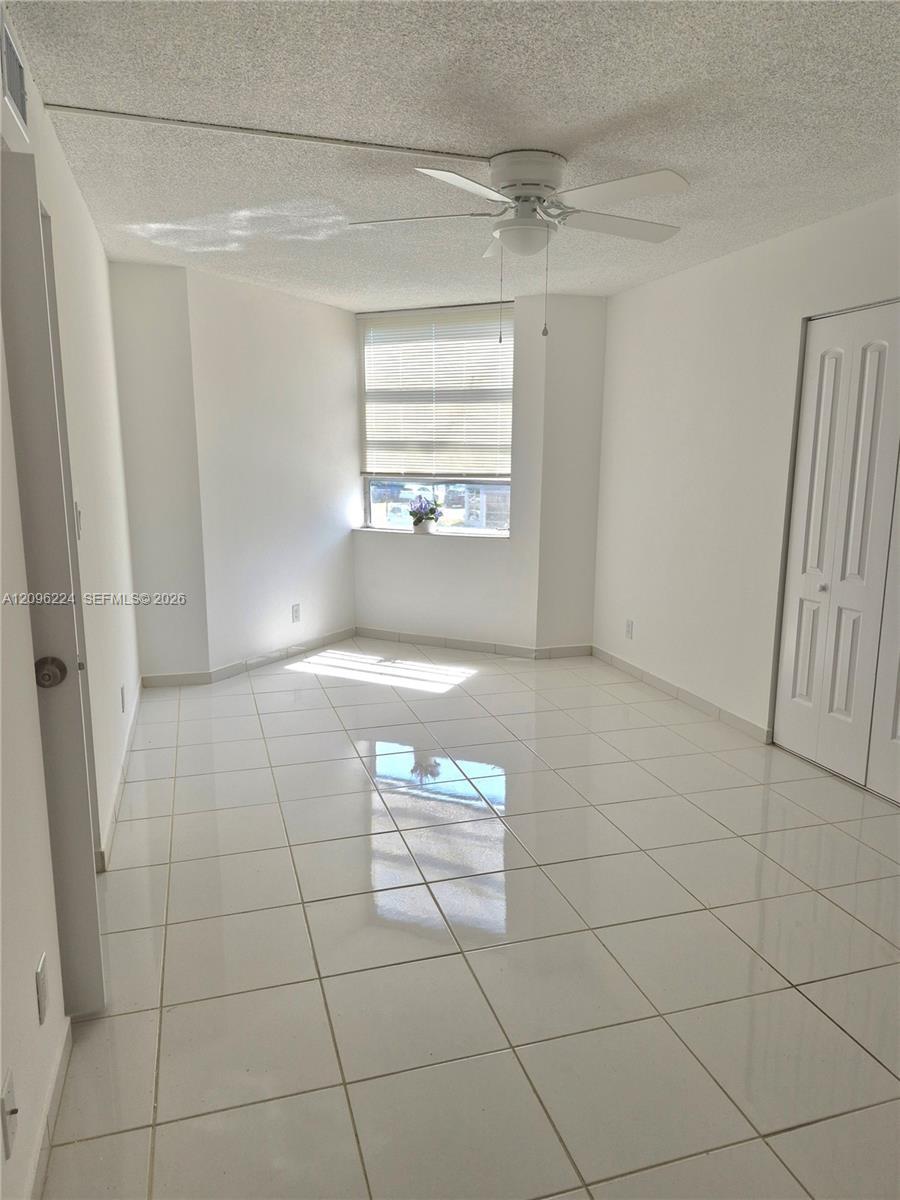 Listing photo 5 for 1931 Sabal Palm Dr Unit#203, Davie, FL, 33324