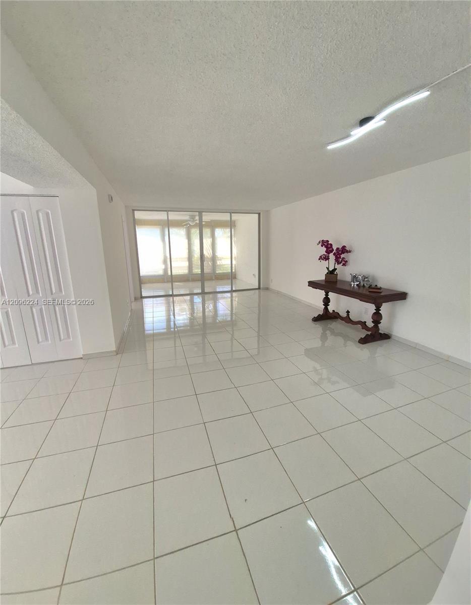 Listing photo 6 for 1931 Sabal Palm Dr Unit#203, Davie, FL, 33324