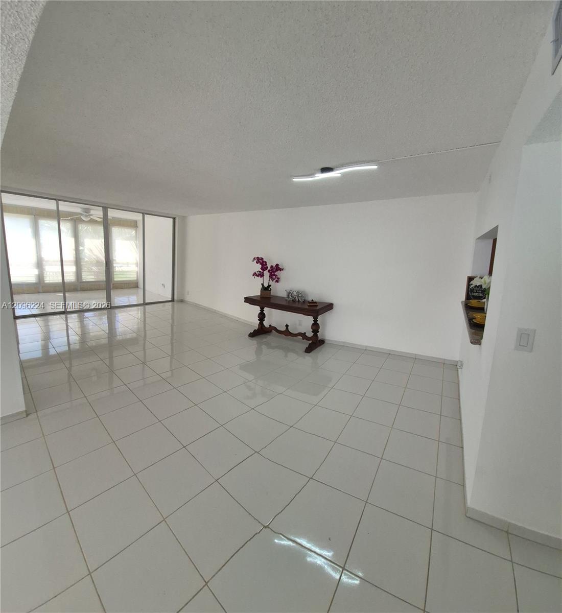 Listing photo 7 for 1931 Sabal Palm Dr Unit#203, Davie, FL, 33324