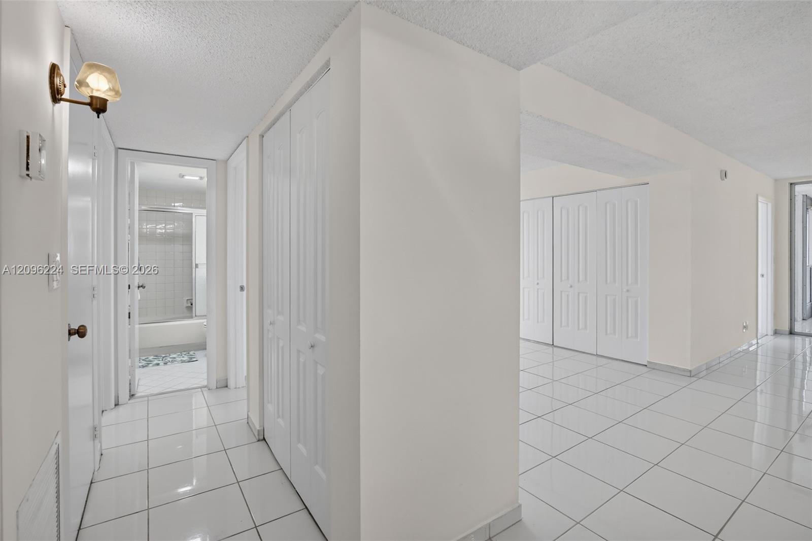 Listing photo 8 for 1931 Sabal Palm Dr Unit#203, Davie, FL, 33324