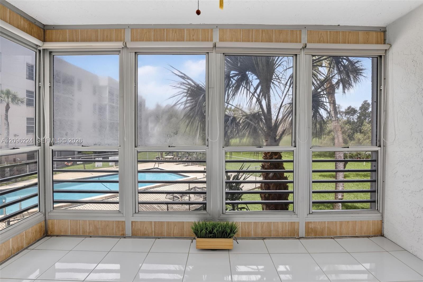 Listing photo 10 for 1931 Sabal Palm Dr Unit#203, Davie, FL, 33324