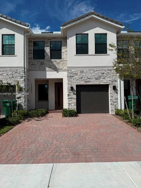 Listing photo 1 for 7263 SW 46 St, Davie, FL, 33314