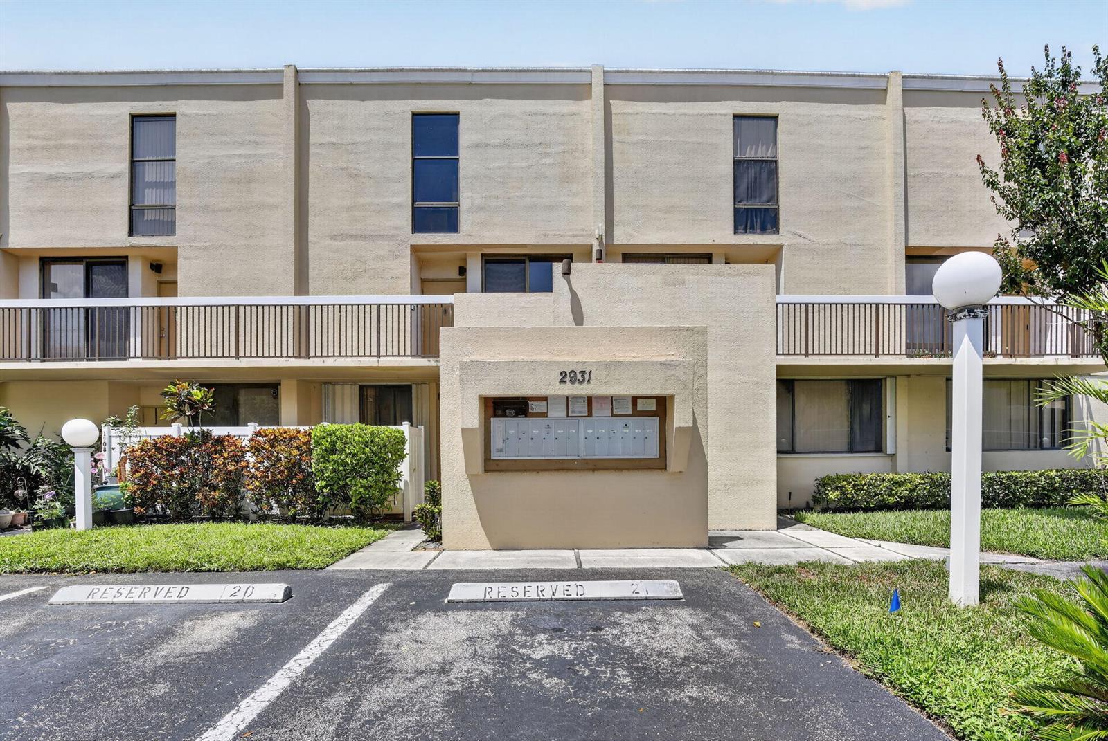 Listing photo 1 for 2931 SW 87TH Terrace Unit#1922, Davie, FL, 33328
