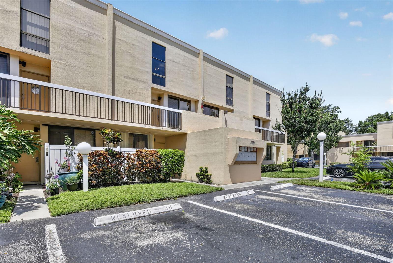 Listing photo 3 for 2931 SW 87TH Terrace Unit#1922, Davie, FL, 33328