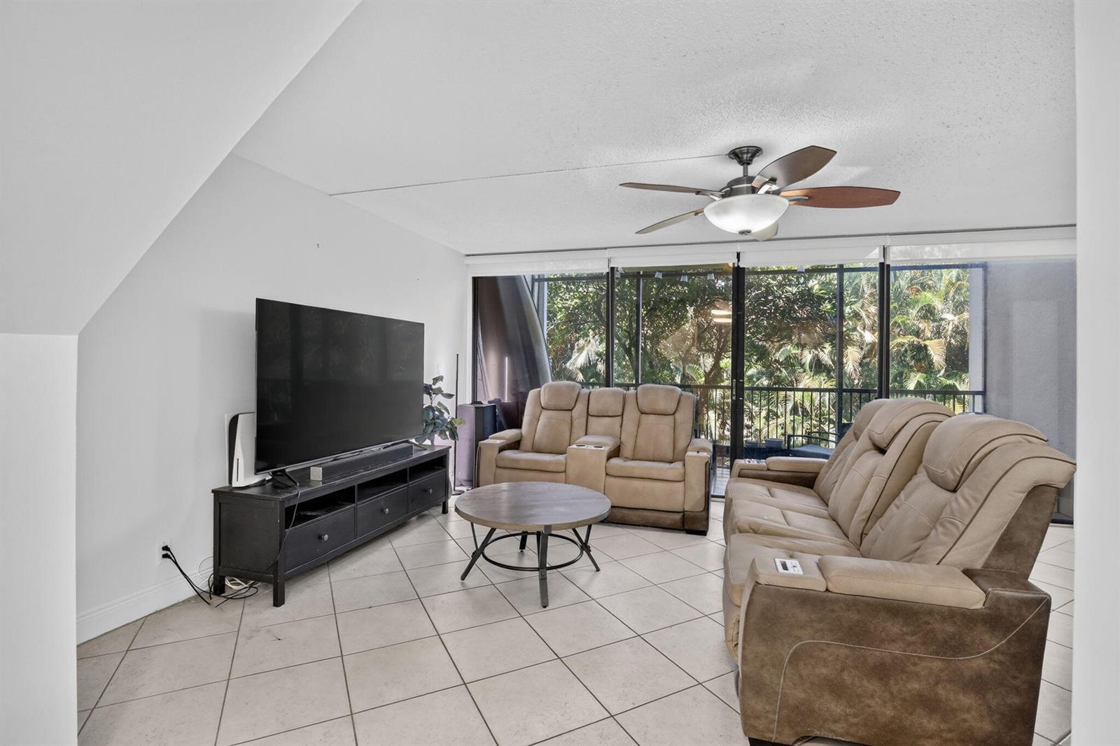 Listing photo 10 for 2931 SW 87TH Terrace Unit#1922, Davie, FL, 33328