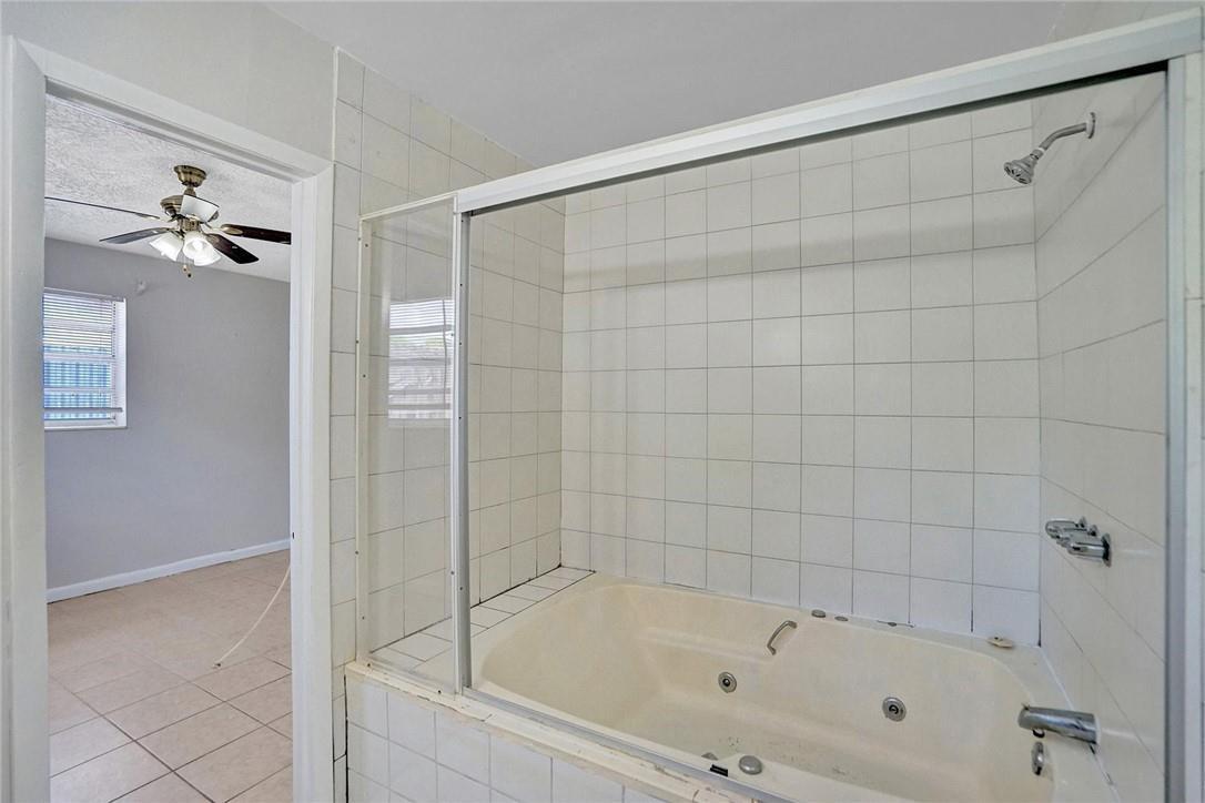 Listing photo 5 for 7741 NW 33RD Street, Davie, FL, 33024