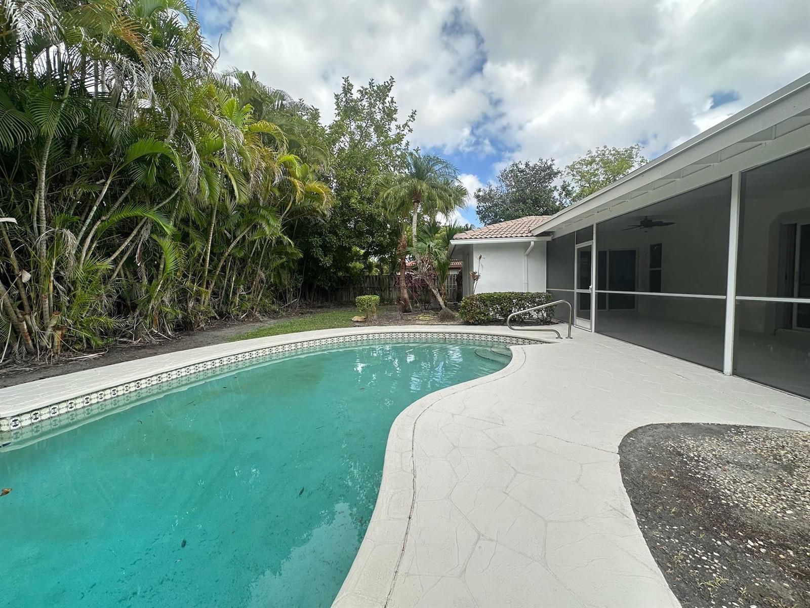 Listing photo 5 for 9135 NW 3RD Court, Coral Springs, FL, 33071
