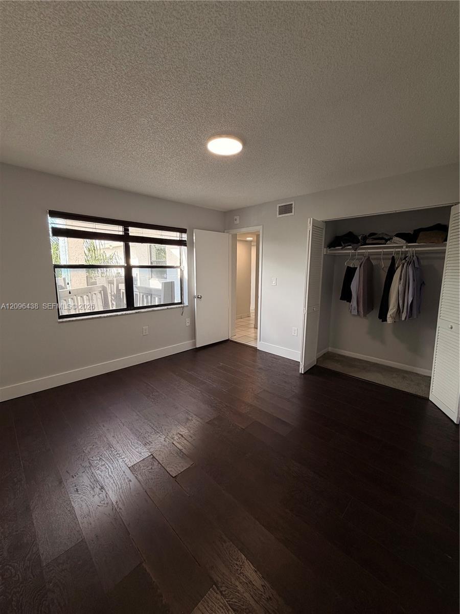 Listing photo 13 for 1021 Mockingbird Ln Unit#404, Plantation, FL, 33324