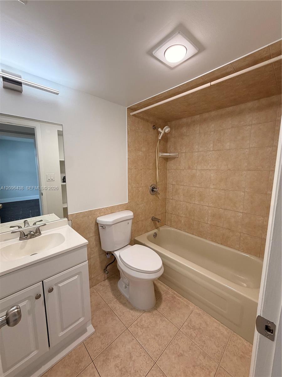 Listing photo 14 for 1021 Mockingbird Ln Unit#404, Plantation, FL, 33324