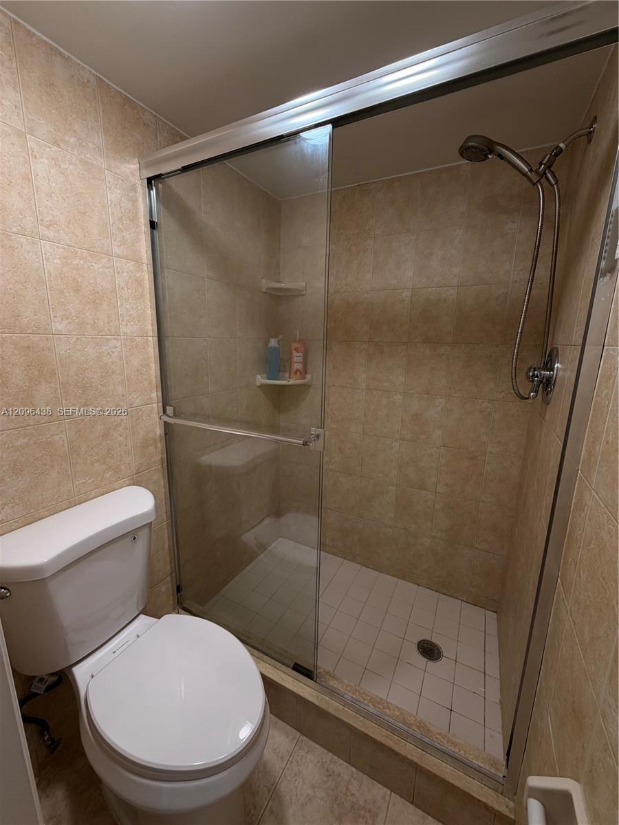 Listing photo 3 for 1021 Mockingbird Ln Unit#404, Plantation, FL, 33324