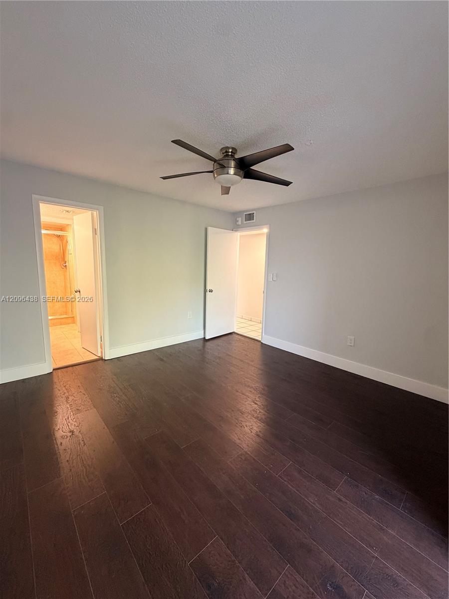 Listing photo 5 for 1021 Mockingbird Ln Unit#404, Plantation, FL, 33324