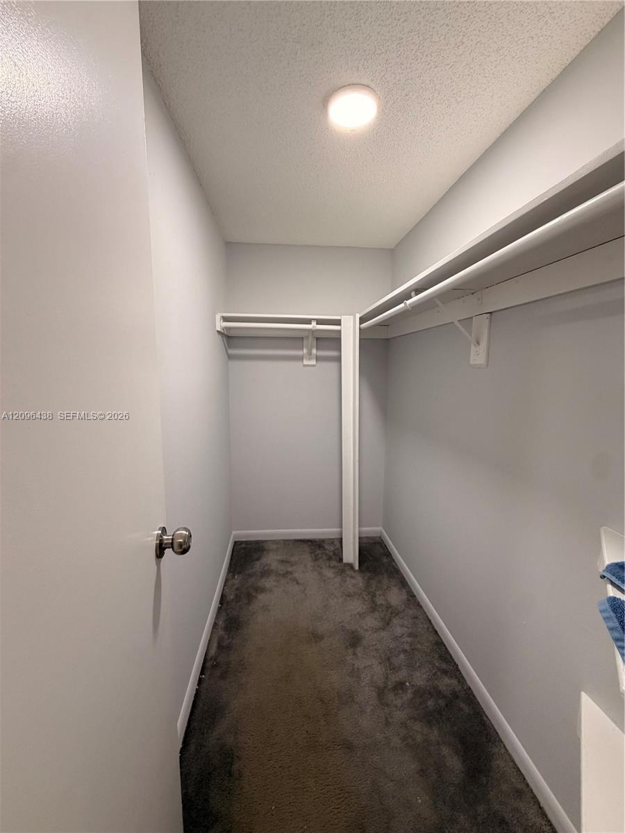 Listing photo 6 for 1021 Mockingbird Ln Unit#404, Plantation, FL, 33324