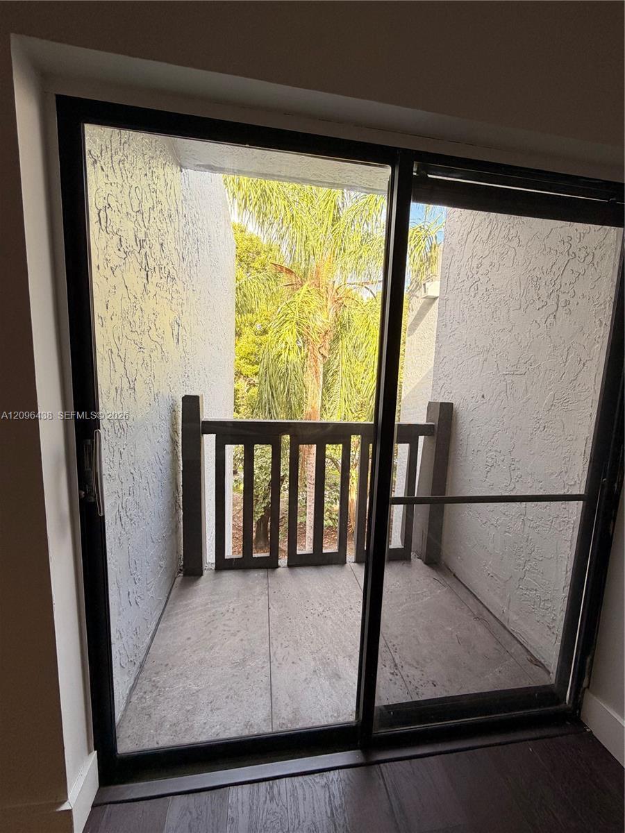 Listing photo 7 for 1021 Mockingbird Ln Unit#404, Plantation, FL, 33324