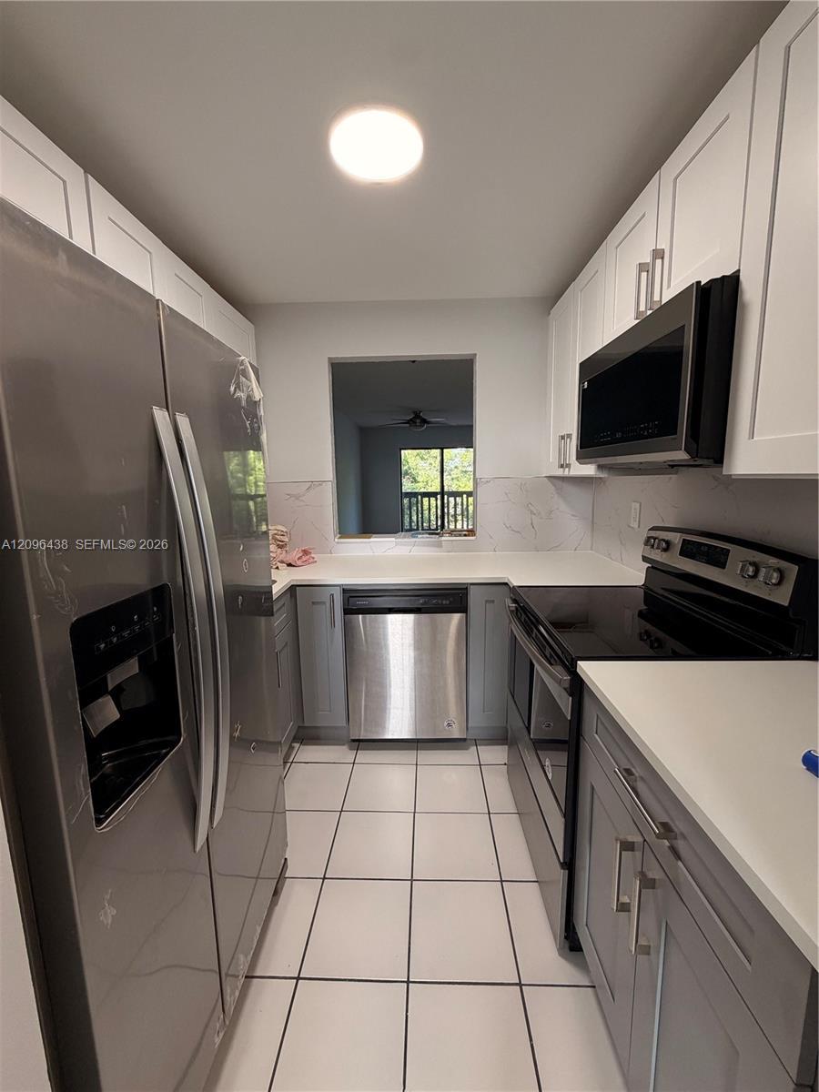 Listing photo 8 for 1021 Mockingbird Ln Unit#404, Plantation, FL, 33324