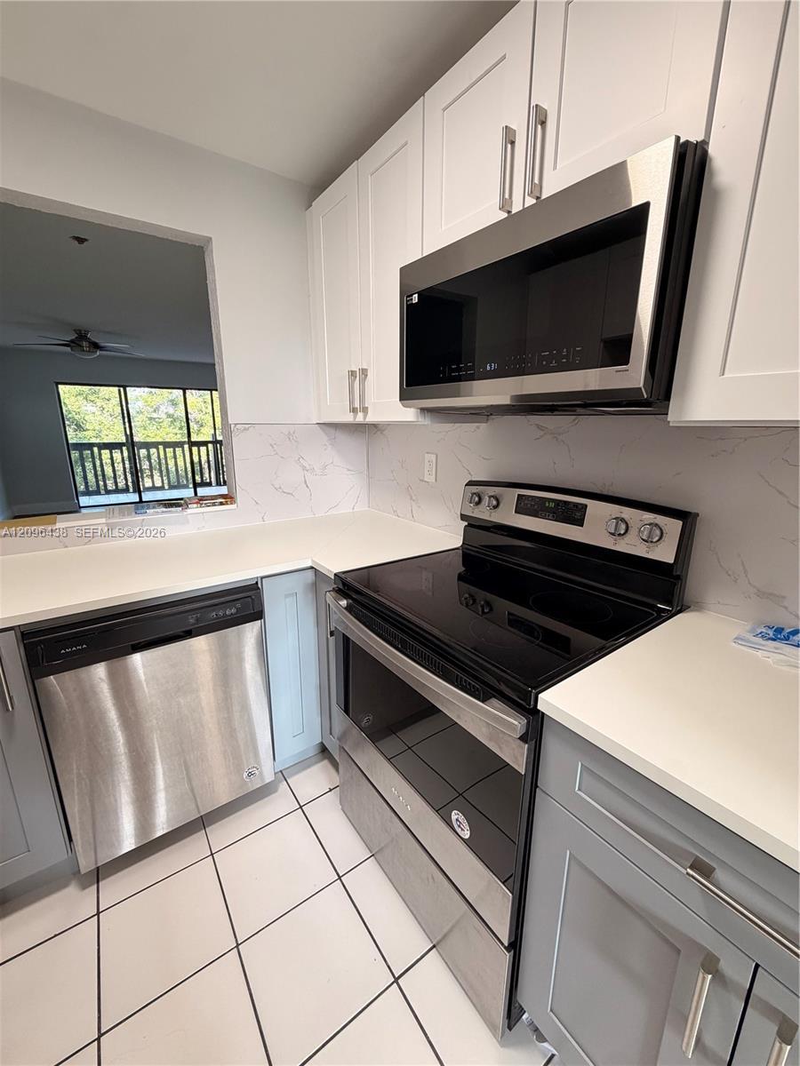 Listing photo 10 for 1021 Mockingbird Ln Unit#404, Plantation, FL, 33324