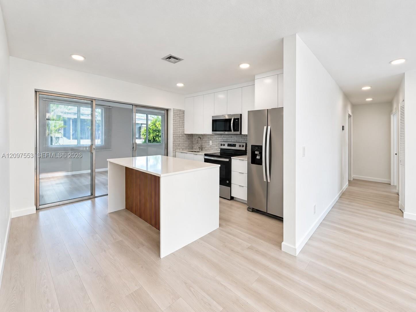 Listing photo 2 for 4570 NW 17th, Tamarac, FL, 33309