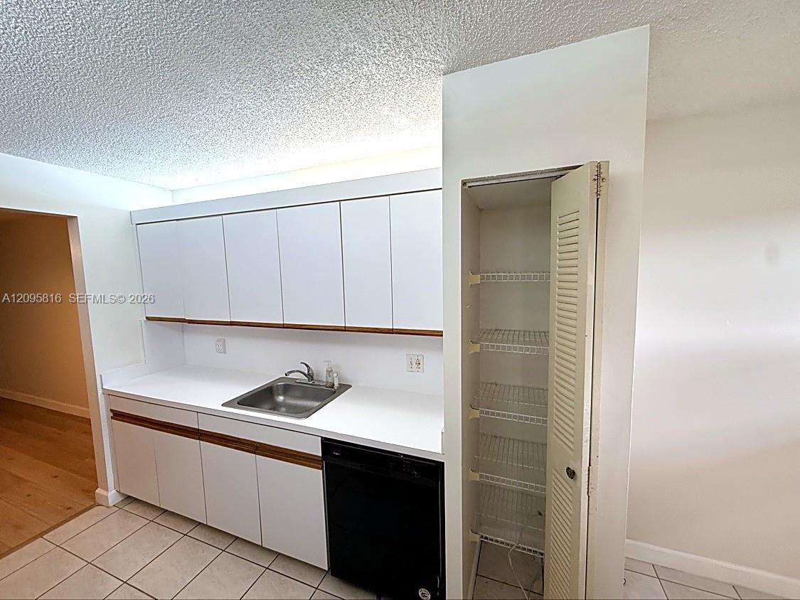 Listing photo 6 for 1200 SW 124th Terrace Unit#101O, Pembroke Pines, FL, 33027