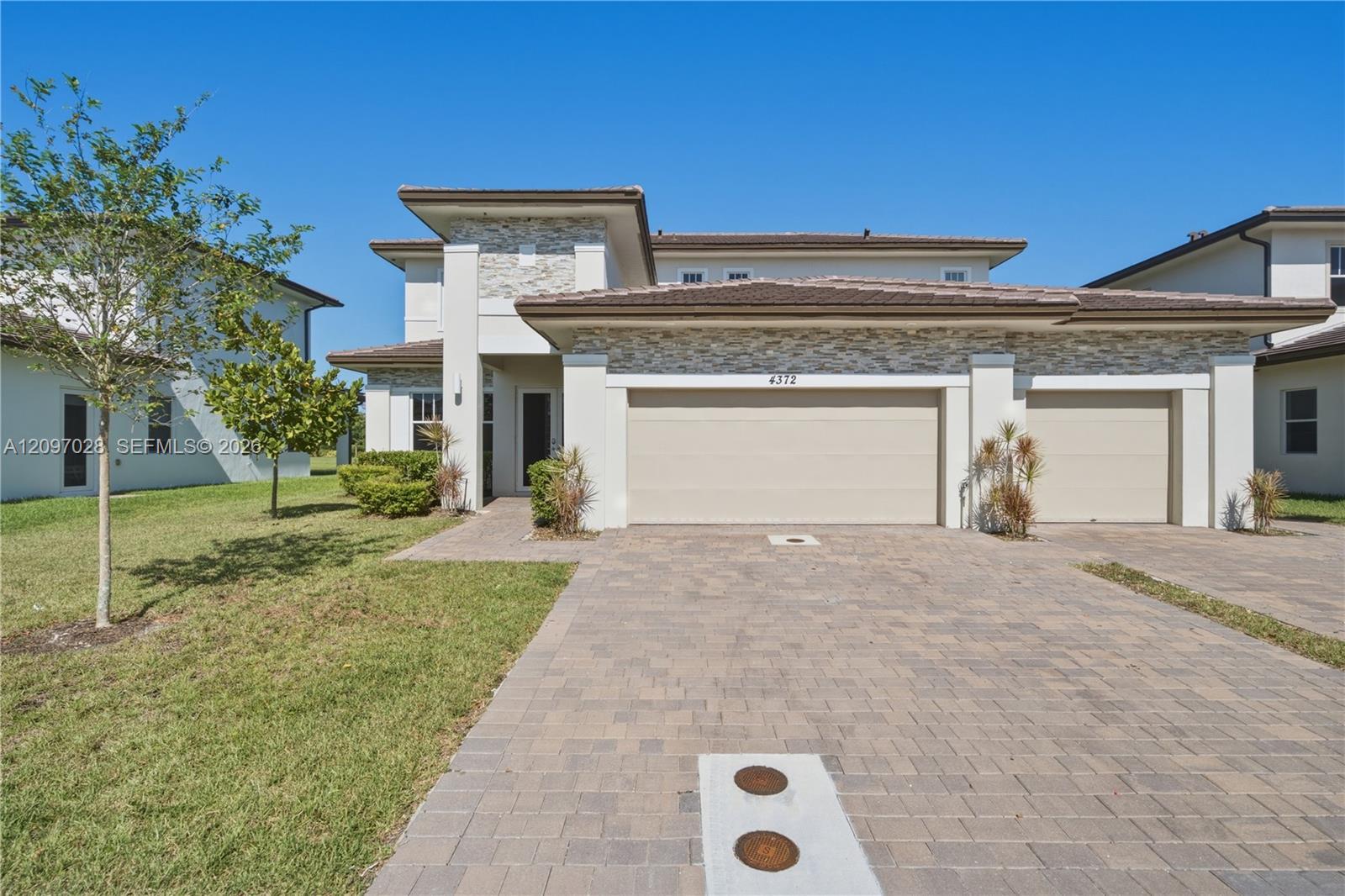 Listing photo 1 for 4372 SW 122nd Ter Unit#0, Davie, FL, 33330