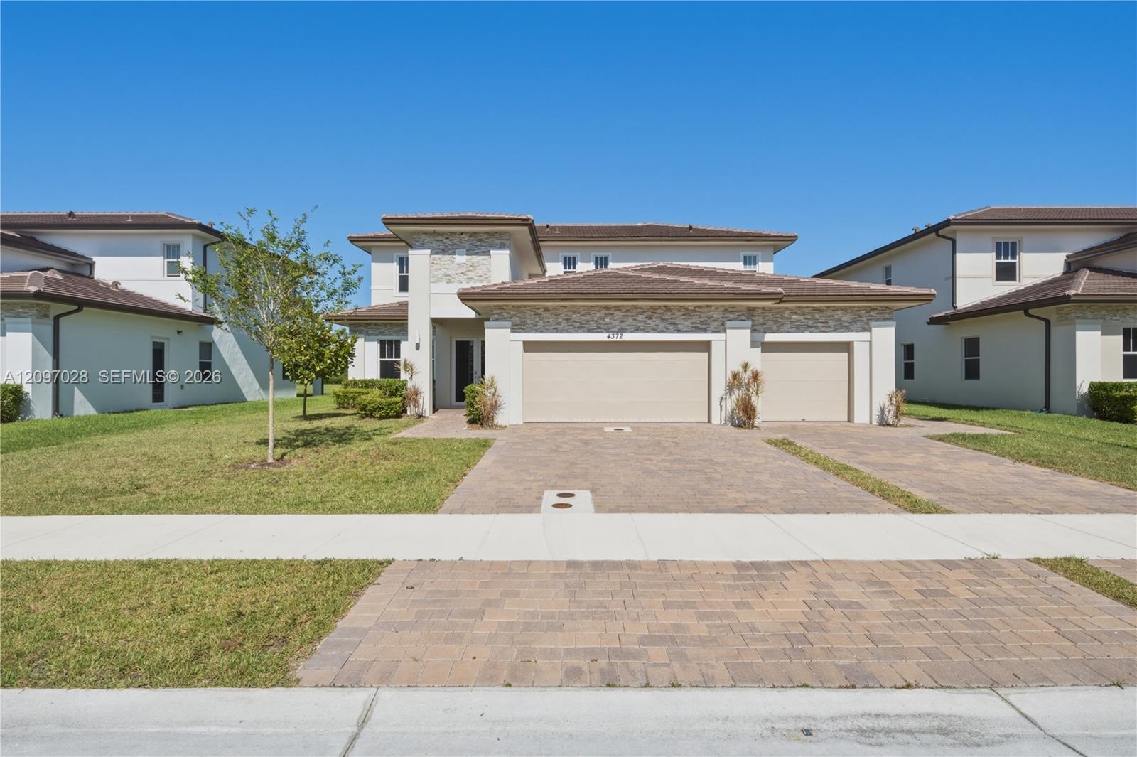 Listing photo 2 for 4372 SW 122nd Ter Unit#0, Davie, FL, 33330