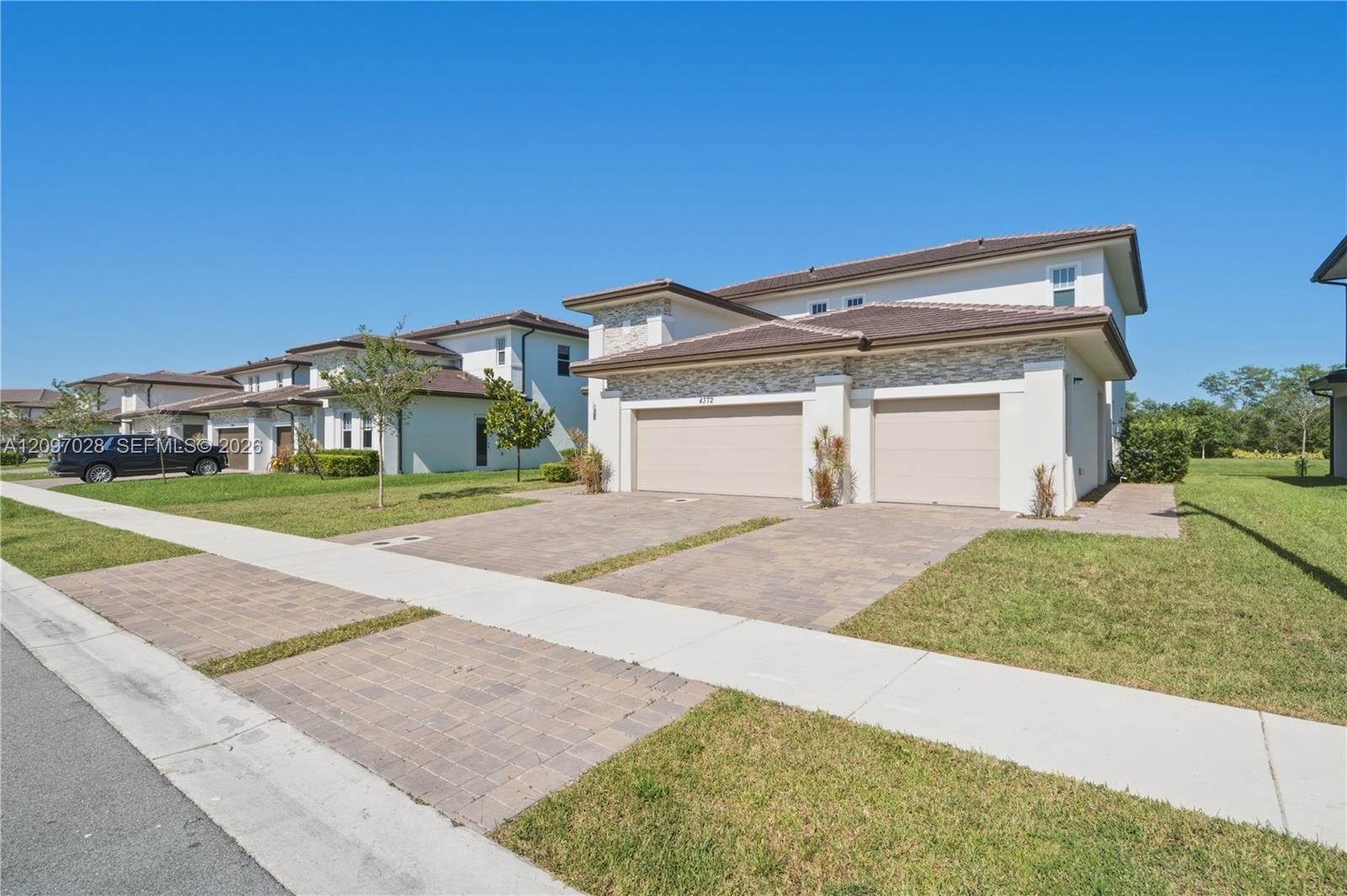 Listing photo 3 for 4372 SW 122nd Ter Unit#0, Davie, FL, 33330