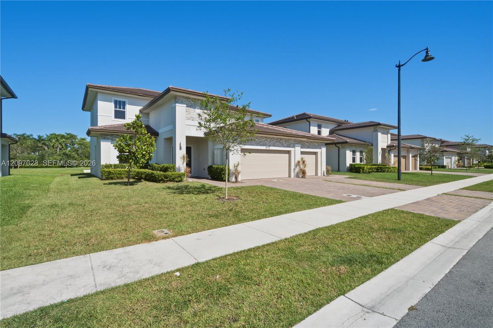 Listing photo 4 for 4372 SW 122nd Ter Unit#0, Davie, FL, 33330