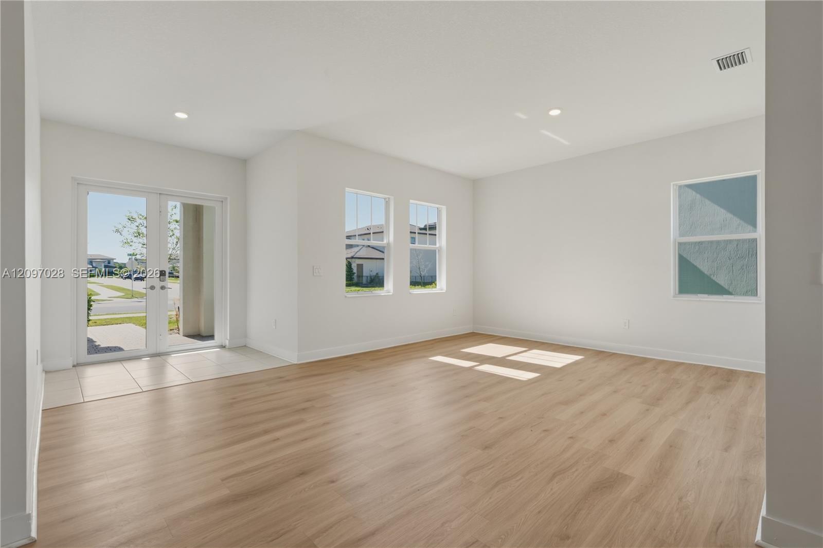 Listing photo 7 for 4372 SW 122nd Ter Unit#0, Davie, FL, 33330