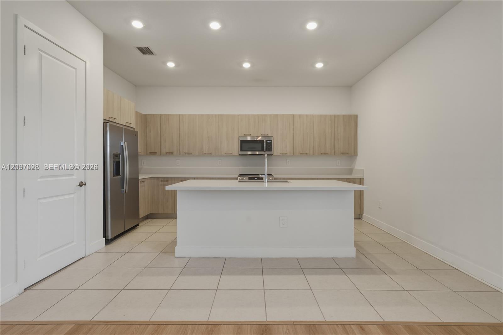 Listing photo 9 for 4372 SW 122nd Ter Unit#0, Davie, FL, 33330
