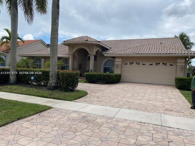 Listing photo 1 for 531 NW 108th Ave, Plantation, FL, 33324