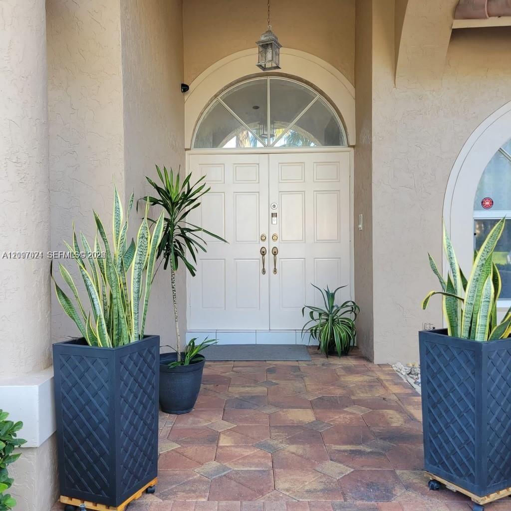 Listing photo 2 for 531 NW 108th Ave, Plantation, FL, 33324