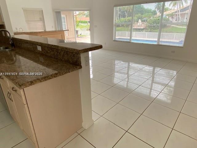 Listing photo 5 for 531 NW 108th Ave, Plantation, FL, 33324