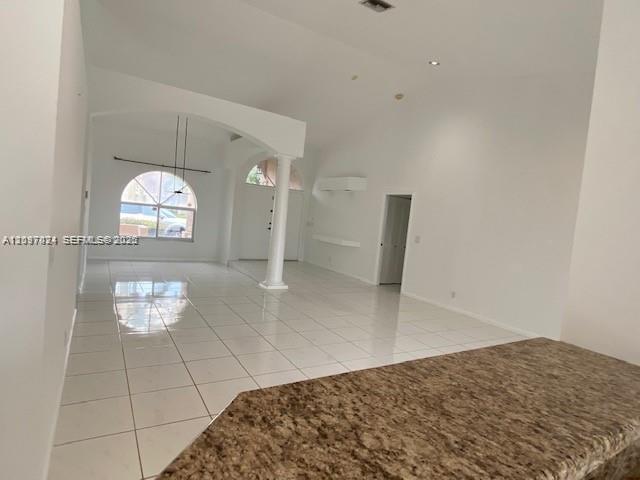 Listing photo 6 for 531 NW 108th Ave, Plantation, FL, 33324
