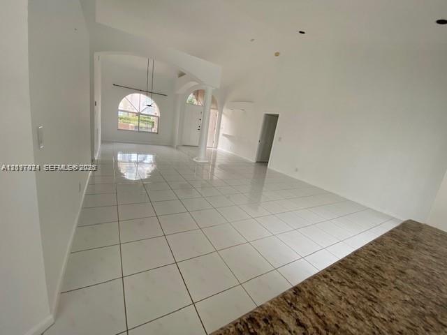 Listing photo 9 for 531 NW 108th Ave, Plantation, FL, 33324