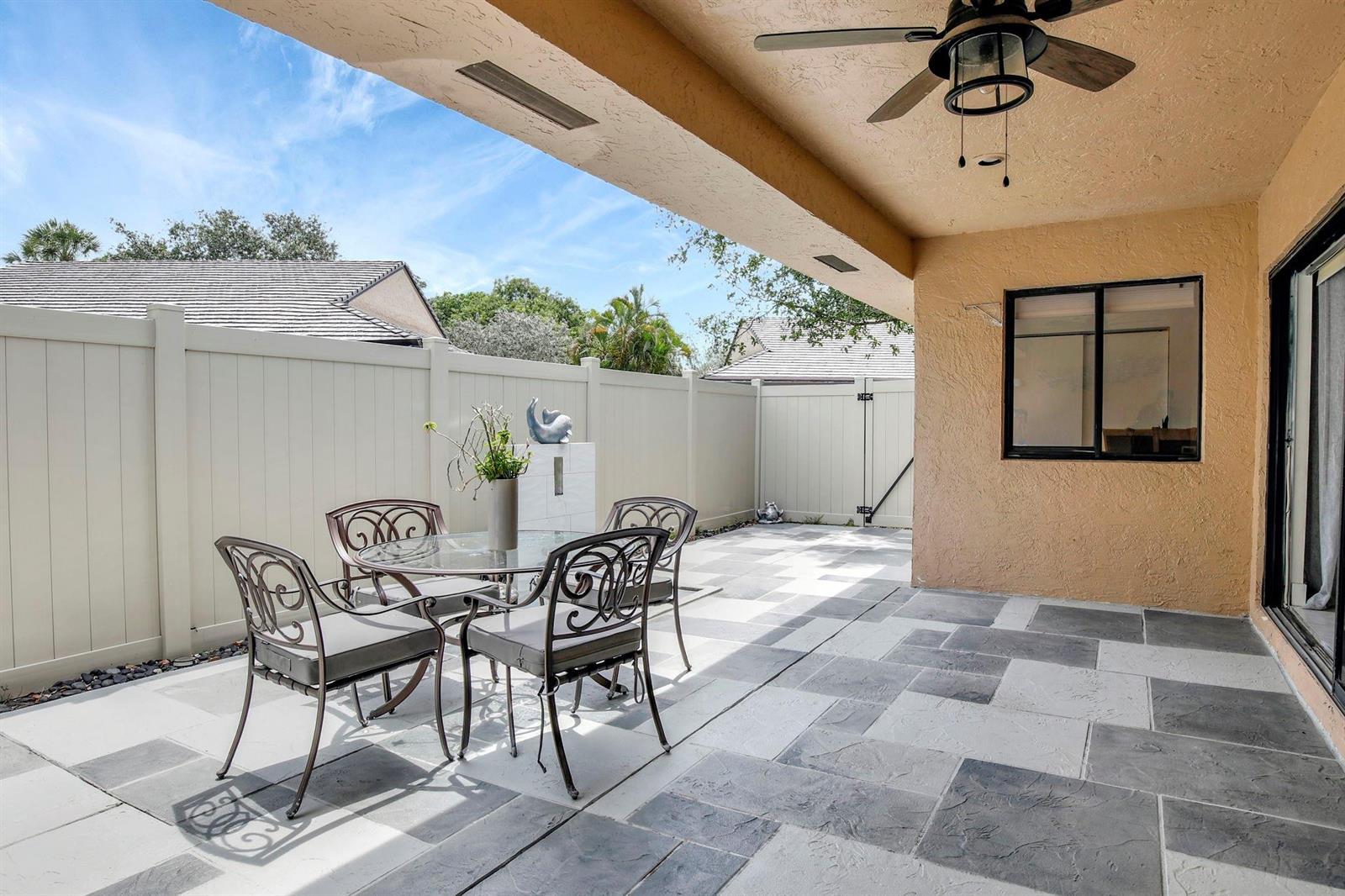 Listing photo 4 for 9341 Chelsea Drive, Plantation, FL, 33324