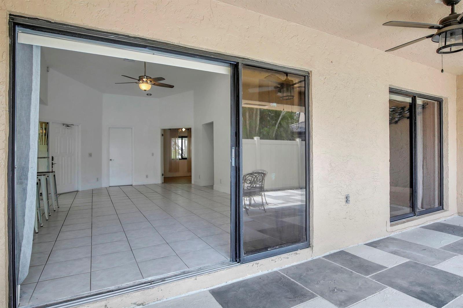 Listing photo 5 for 9341 Chelsea Drive, Plantation, FL, 33324