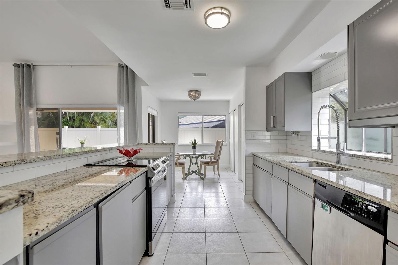 Listing photo 8 for 9341 Chelsea Drive, Plantation, FL, 33324