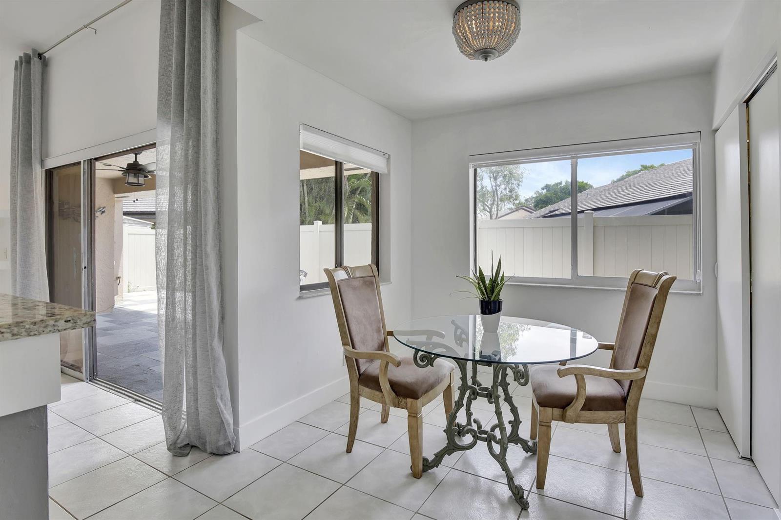 Listing photo 9 for 9341 Chelsea Drive, Plantation, FL, 33324