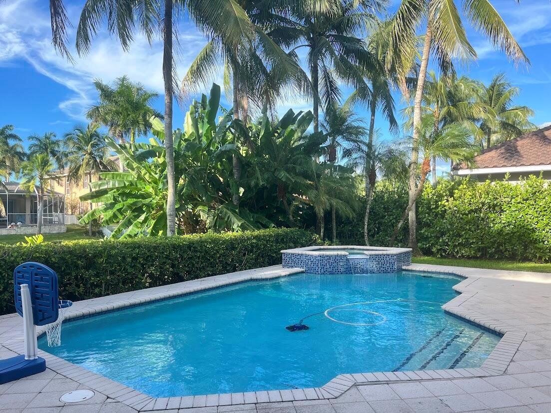 Listing photo 9 for 10997 CANARY ISLAND Court, Plantation, FL, 33324