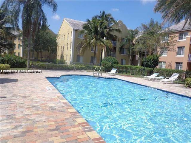 Listing photo 1 for 720 SW 111th Ave Unit#207, Pembroke Pines, FL, 33025