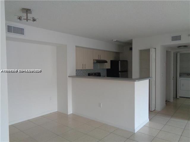 Listing photo 12 for 720 SW 111th Ave Unit#207, Pembroke Pines, FL, 33025