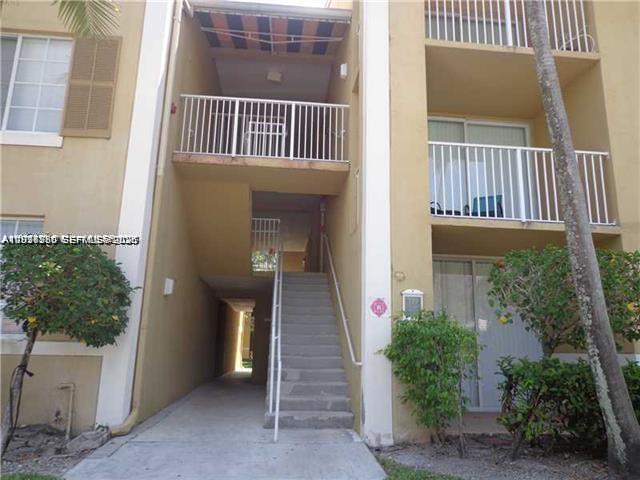 Listing photo 4 for 720 SW 111th Ave Unit#207, Pembroke Pines, FL, 33025
