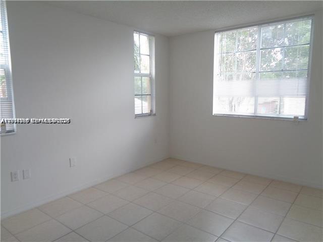 Listing photo 6 for 720 SW 111th Ave Unit#207, Pembroke Pines, FL, 33025
