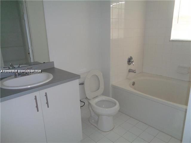 Listing photo 8 for 720 SW 111th Ave Unit#207, Pembroke Pines, FL, 33025