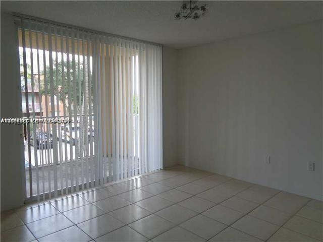 Listing photo 9 for 720 SW 111th Ave Unit#207, Pembroke Pines, FL, 33025