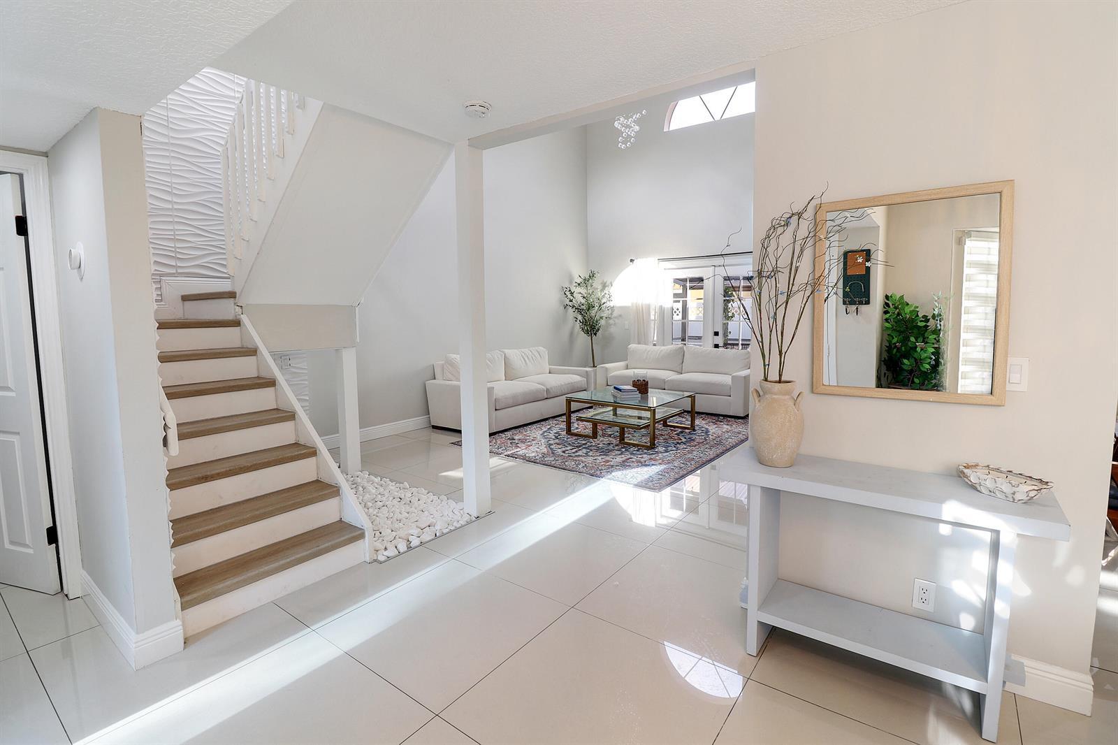 Listing photo 2 for 11303 LAKEVIEW Drive Unit#8-M, Coral Springs, FL, 33071