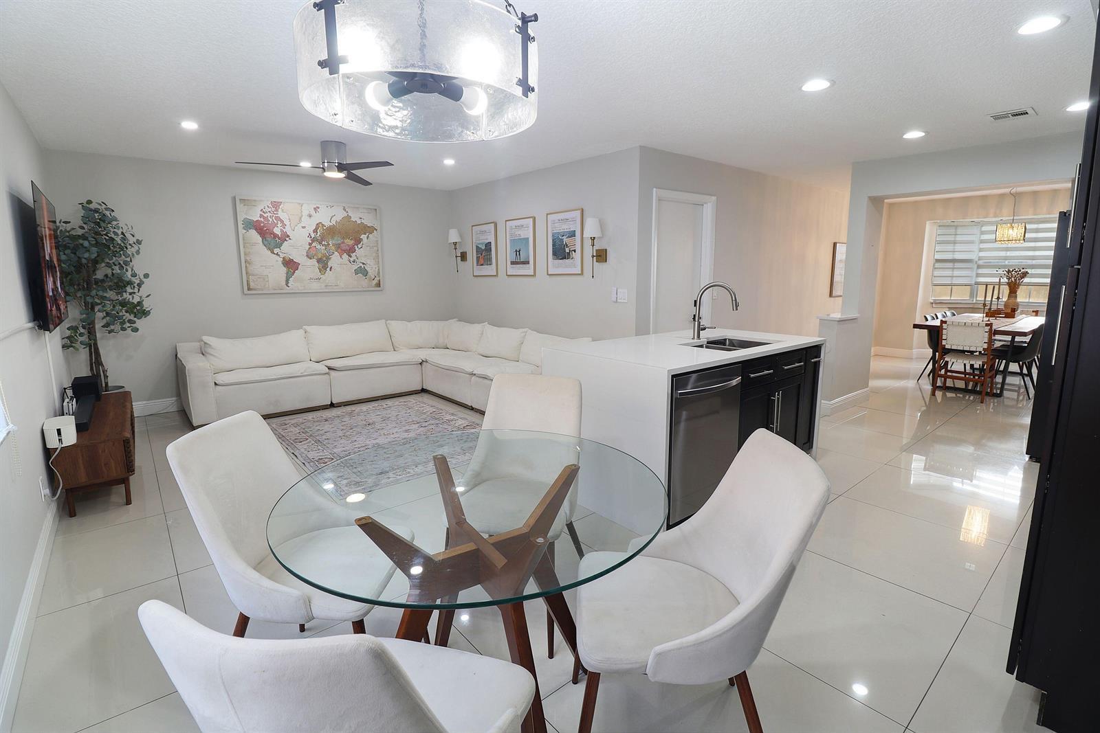 Listing photo 13 for 11303 LAKEVIEW Drive Unit#8-M, Coral Springs, FL, 33071
