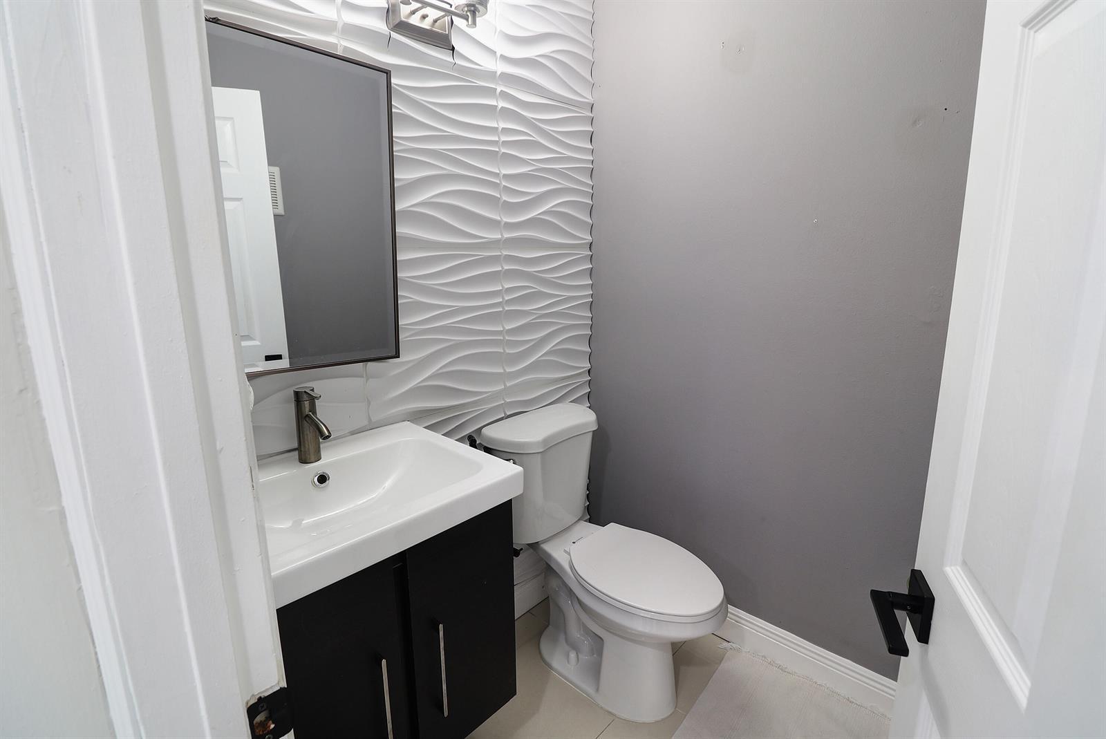 Listing photo 15 for 11303 LAKEVIEW Drive Unit#8-M, Coral Springs, FL, 33071