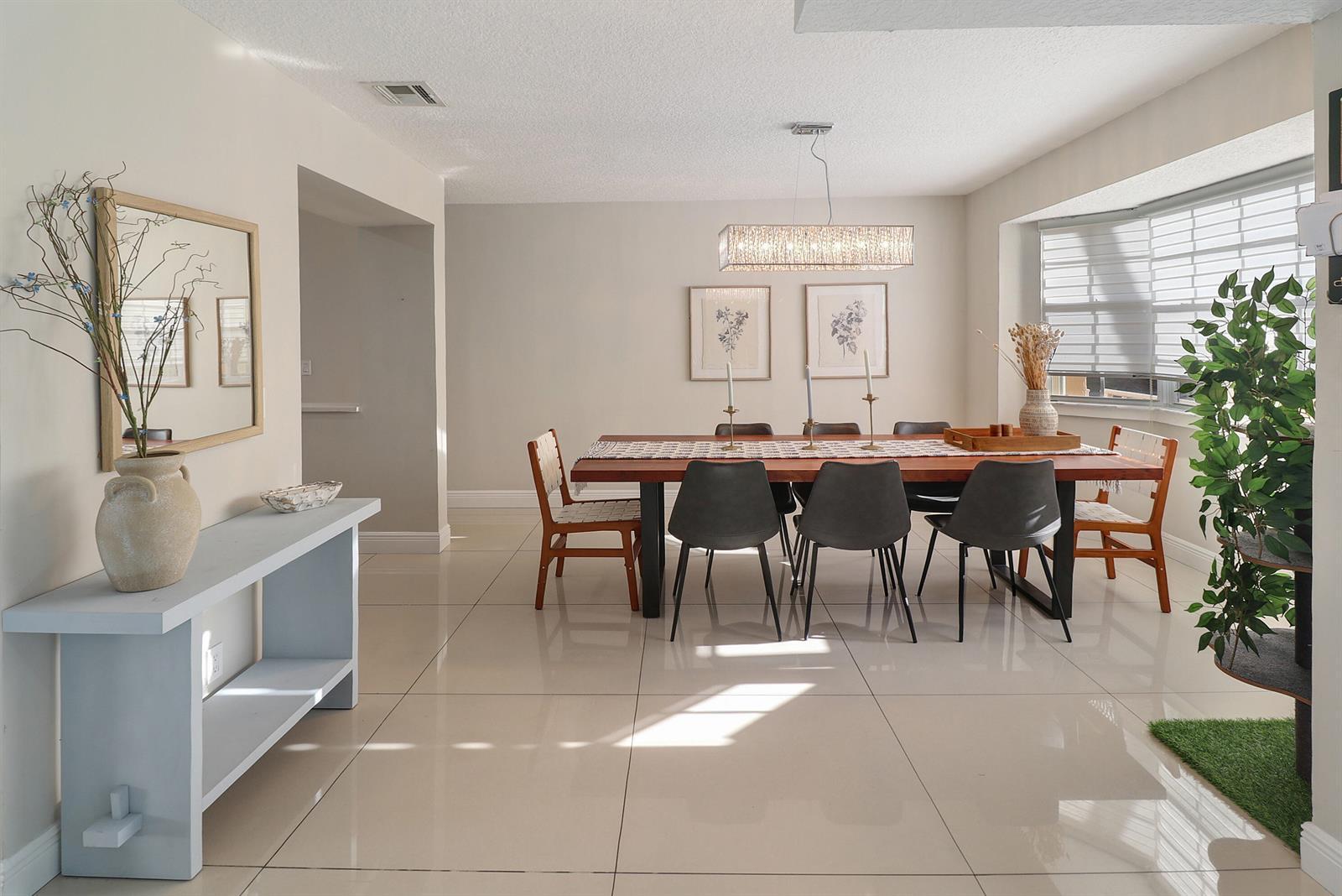 Listing photo 6 for 11303 LAKEVIEW Drive Unit#8-M, Coral Springs, FL, 33071